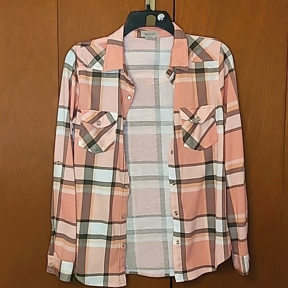 Passport Tops - Passport peach color flannel pearl snap shirt M